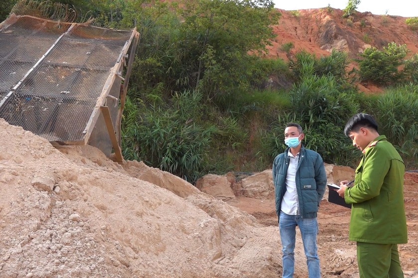 Khởi tố, tạm giam đối tượng khai thác trái phép hơn 6 000m3 cát