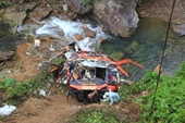 Nguyên nhân vụ xe khách lao xuống vực sâu khiến 22 người thương vong