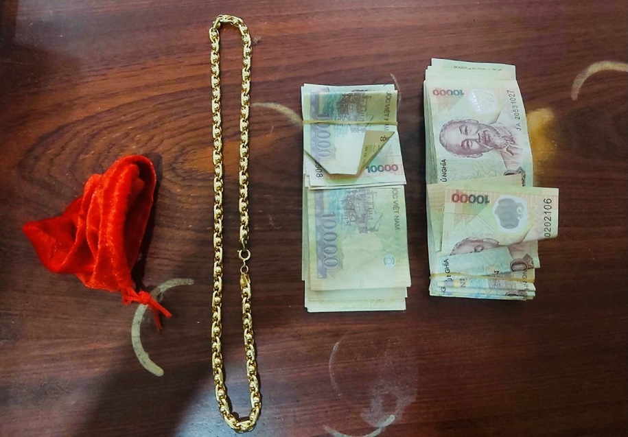 Đột nhập nhà dân trộm tiền, vàng trong tháng củ mật