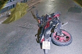 Thanh niên đi xe máy lạc tay lái ngã xuống đường tử vong tại chỗ