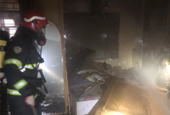 Giải cứu 3 người mắc kẹt trong đám cháy căn nhà 6 tầng