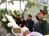 Đoàn đại biểu tỉnh Thái Nguyên viếng nghĩa trang liệt sỹ Vị Xuyên
