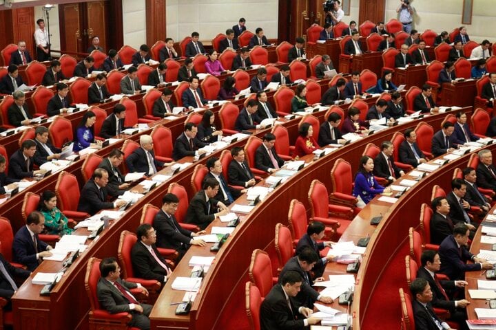 Ban Chấp hành Trung ương Đảng khóa XIII xem xét, quyết định về công tác cán bộ