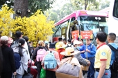 Chuyến xe nghĩa tình đưa 2 200 sinh viên, người lao động về quê đón Tết