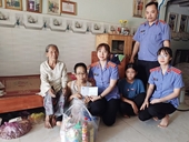 VKSND tỉnh Bình Phước tặng thẻ bảo hiểm y tế, quà Tết cho người có hoàn cảnh khó khăn