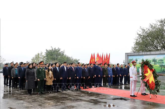 Dâng hương tưởng niệm, tri ân các Vua Hùng dịp Tết Giáp Thìn 2024