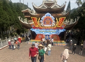 Chưa khai hội, hàng vạn du khách đổ về chùa Hương du xuân, vãn cảnh