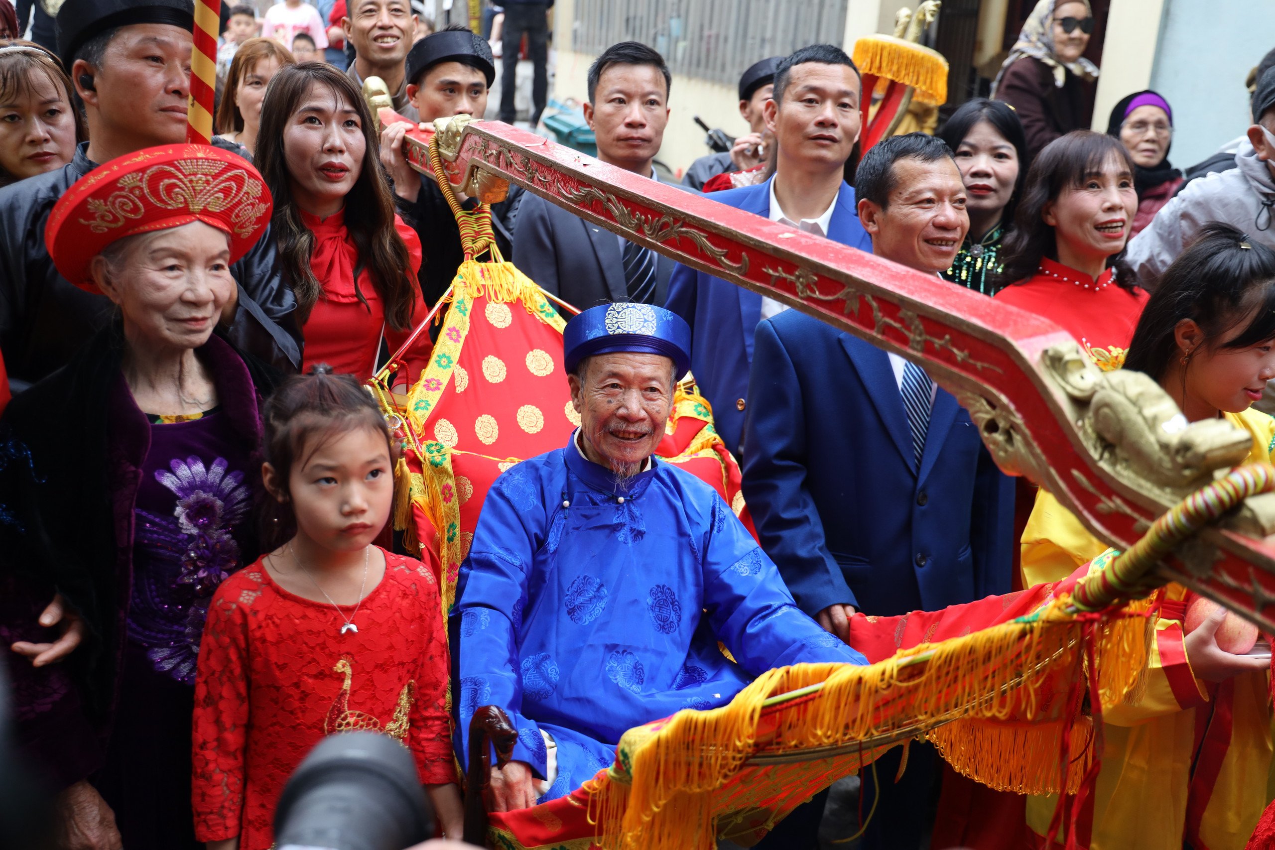 Độc đáo lễ “rước người” thượng thọ ngày đầu năm