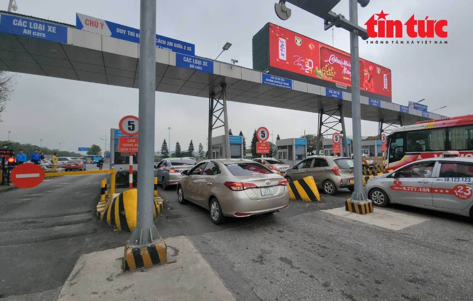 Thí điểm thử nghiệm thu phí không dừng tại Sân bay Nội Bài