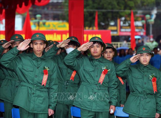 Xúc động, tự hào giây phút lên đường nhập ngũ