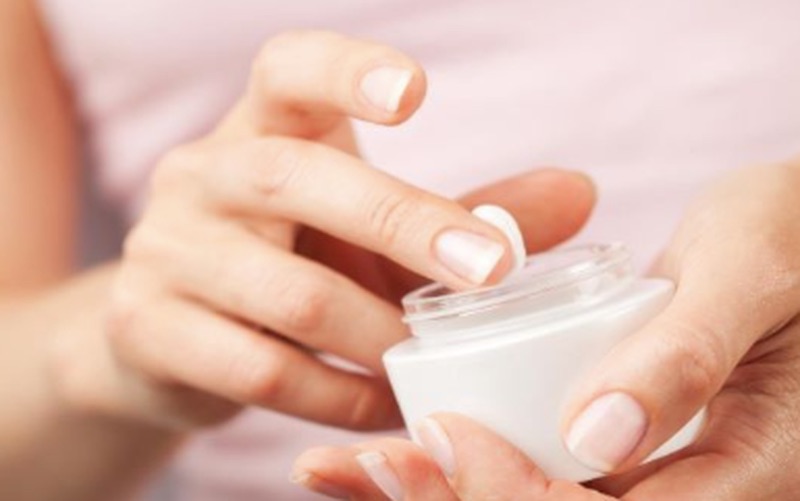 Hai lô sản phẩm rửa mặt và chăm sóc da bị tiêu hủy