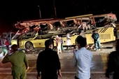 Tai nạn giữa container và xe khách trong đêm, 5 người tử vong