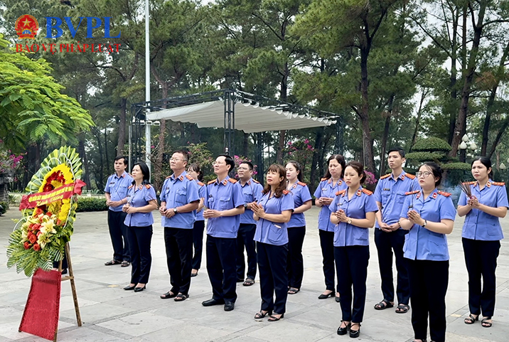 VKSND quận Thanh Khê dâng hương tại Nghĩa trang liệt sĩ Quốc gia Trường Sơn