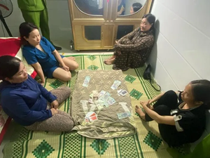 Phê chuẩn khởi tố nhóm nữ đối tượng đánh bạc