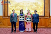Hai người nước ngoài được trao danh hiệu “Công dân danh dự tỉnh Thừa Thiên Huế”