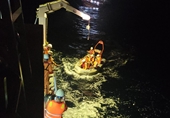 Cứu ngư dân sau 28 tiếng mất tích trên vùng biển Hoàng Sa