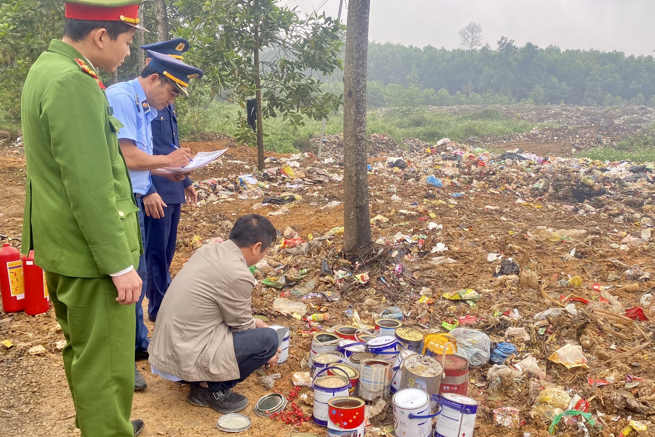 Xử phạt một doanh nghiệp kinh doanh vật liệu xây dựng nhập lậu, quá hạn sử dụng