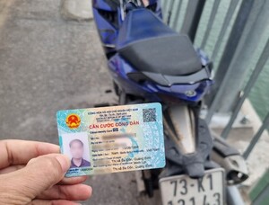 Người đàn ông nhảy cầu tự tử được cứu sống