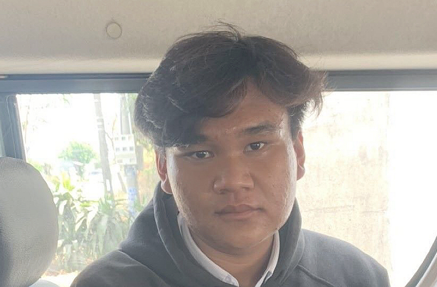 Nửa đêm khống chế nam nhân viên trạm xăng dầu để cướp