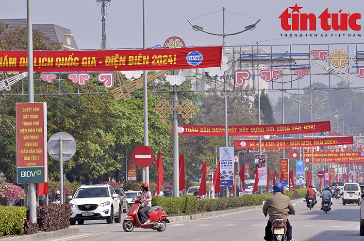 Thành phố Điện Biên Đường phố rực rỡ cờ hoa đón Năm Du lịch Quốc gia