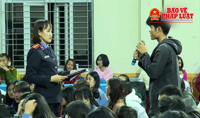 Cán bộ Kiểm sát nỗ lực tuyên truyền pháp luật, góp phần xóa bỏ hủ tục