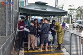 Rất nhiều bị hại đội mưa đến phiên tòa xét xử Chủ tịch Tân Hoàng Minh và đồng phạm