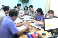 Trực tiếp kiểm sát thi hành án dân sự tại Chi cục Thi hành án huyện Tuy Phong