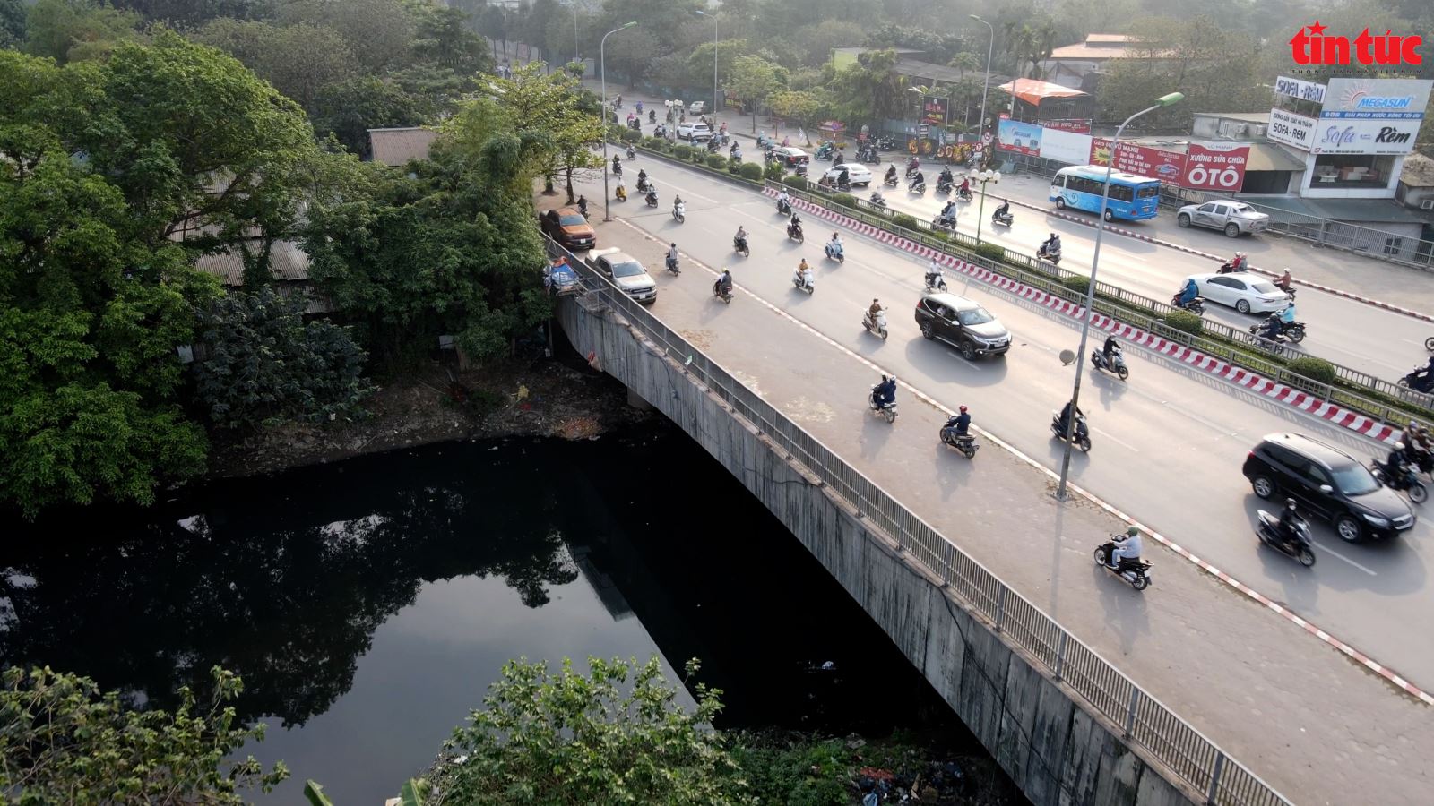 Hà Nội  Đón lõng xử phạt hàng loạt xe máy chạy ngược chiều