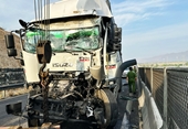 Xe tải “ủi” xe đầu kéo trên cao tốc Vĩnh Hảo - Phan Thiết, tài xế tử vong trong ca bin