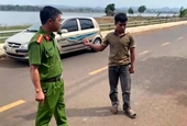 Nhóm đối tượng dùng gậy ba khúc đánh người, cướp xe máy ở Đắk Lắk