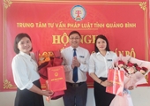 Trao Quyết định bổ nhiệm cán bộ tại Trung tâm Tư vấn Pháp luật tỉnh Quảng Bình