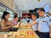 Kiểm tra đồng loạt nhiều cửa hàng kinh doanh vàng bạc trên địa bàn Hà Nội