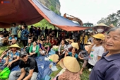 Hàng trăm người tập trung dựng lều phản đối thi công bãi rác