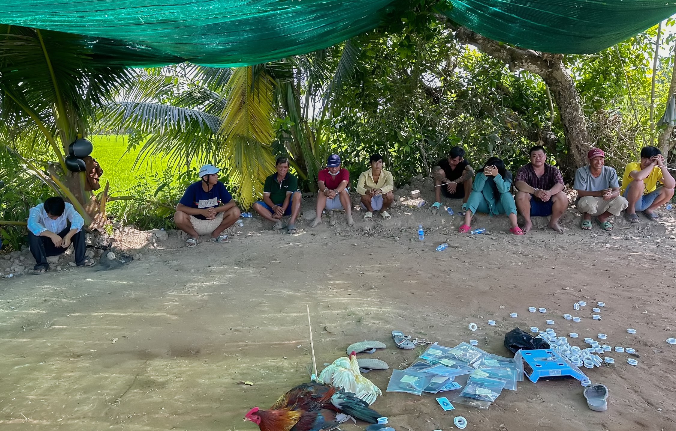 Nhóm đối tượng che bạt, cử người cảnh giới để tham gia “sát phạt”