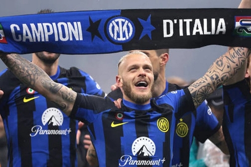 Đánh bại AC Milan trong trận derby, Inter Milan vô địch Serie A sớm 5 vòng