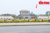 Đường phố Hà Nội rực rỡ cờ hoa dịp lễ 30 4 - 1 5