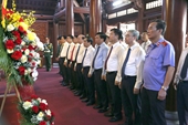 Lãnh đạo tỉnh Thái Bình dâng hương tưởng niệm Chủ tịch Hồ Chí Minh và các Anh hùng liệt sĩ