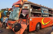 Hai xe khách tông nhau khiến 1 người chết, 17 người bị thương ở Gia Lai