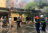 Cháy dữ dội 4 kiốt trên đường Phạm Văn Đồng trong dịp nghỉ lễ