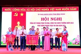 VKSND tỉnh Bình Định được UBND tỉnh tặng Cờ dẫn đầu phong trào thi đua 