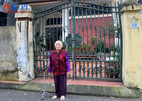 TAND Thành phố Hà Nội thụ lý vụ kiện của cụ bà 92 tuổi