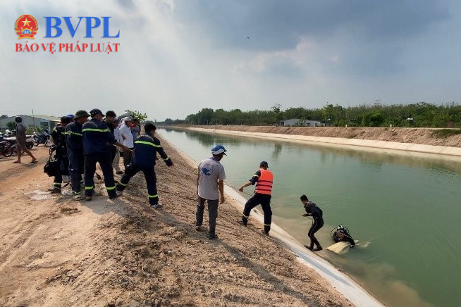 Tìm thấy thi thể người phụ nữ đuối nước thương tâm từ đôi dép vắng chủ