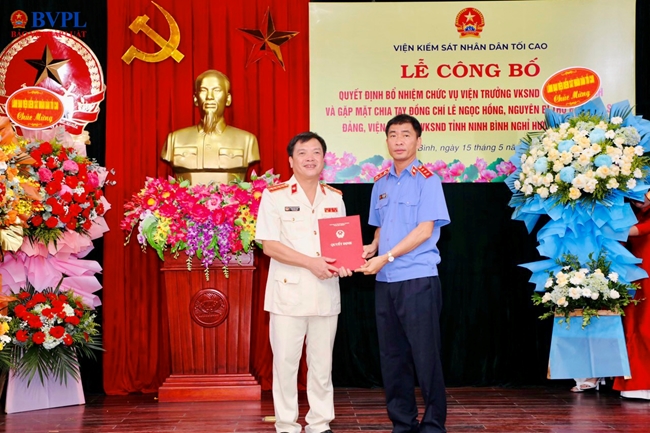 Trao Quyết định bổ nhiệm Viện trưởng VKSND tỉnh Ninh Bình