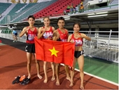Đội điền kinh tiếp sức 4x400m hỗn hợp của Việt Nam giành HCĐ châu Á