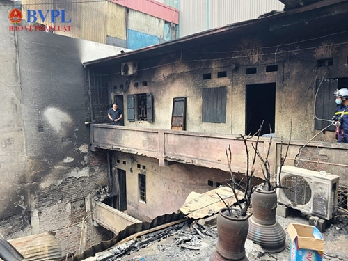 CLIP hiện trường vụ cháy nhà trọ khiến 14 người tử vong