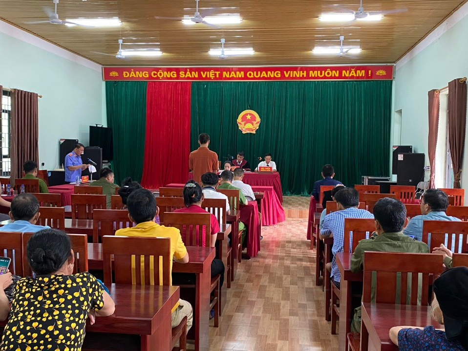 VKSND huyện Chợ Mới phối hợp tổ chức xét xử lưu động 2 vụ án hình sự