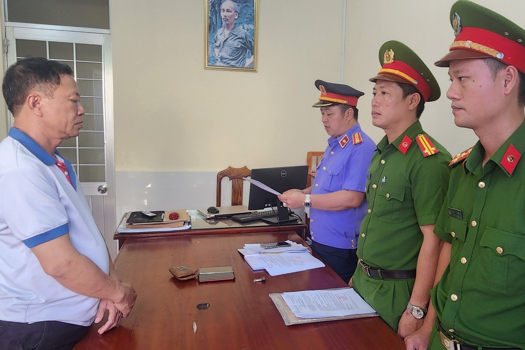 Vì sao nguyên Chủ tịch xã ở Phú Quốc và thuộc cấp bị bắt tạm giam