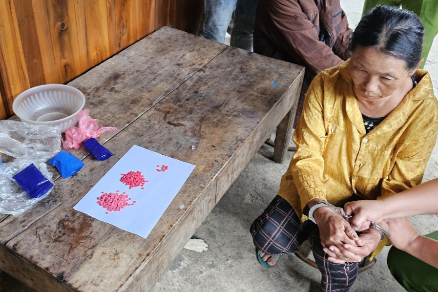 Bắt người phụ nữ 65 tuổi mua bán trái phép ma tuý