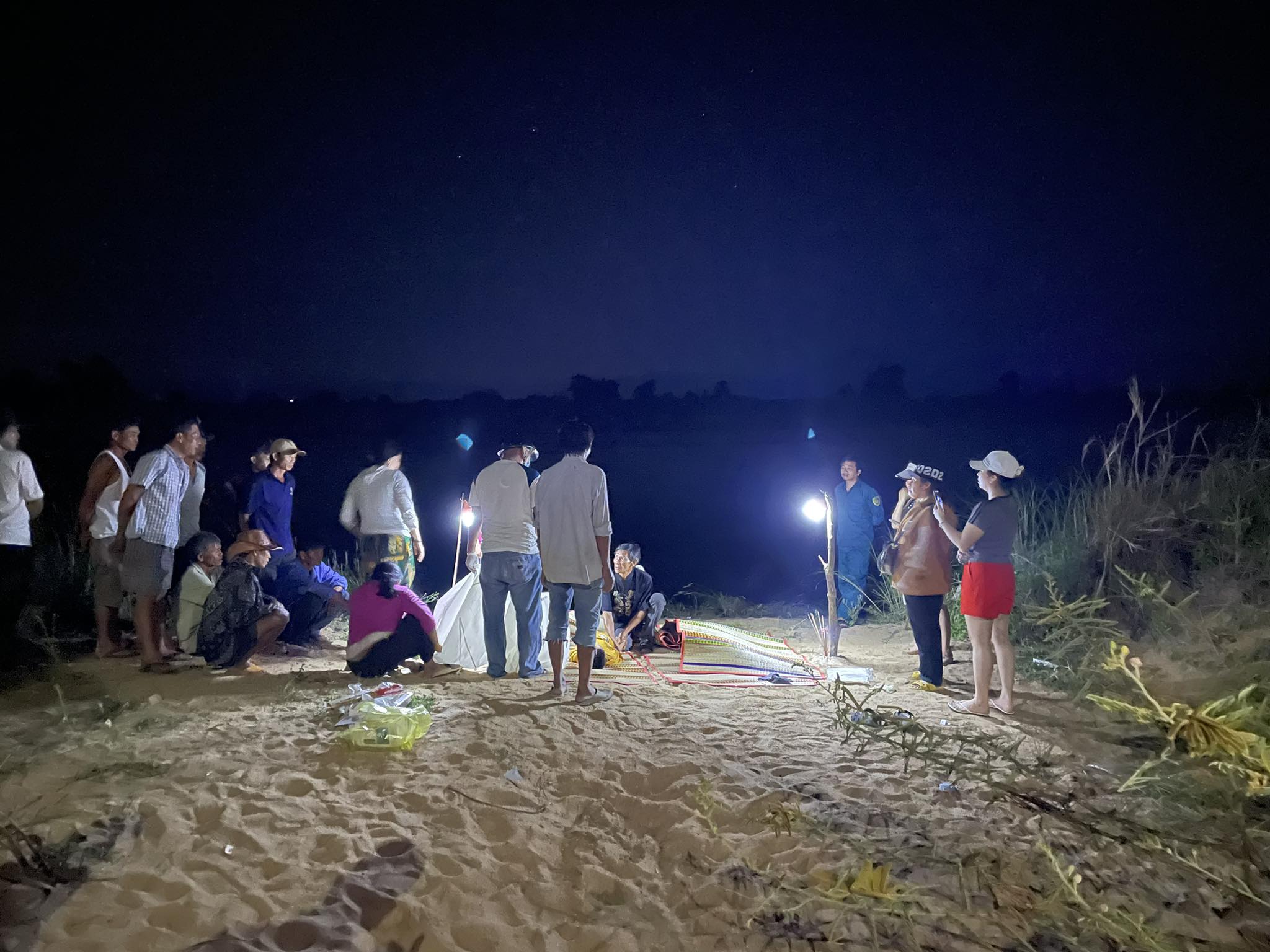 Liên tiếp nhiều vụ đuối nước thương tâm, 4 thiếu niên tử vong