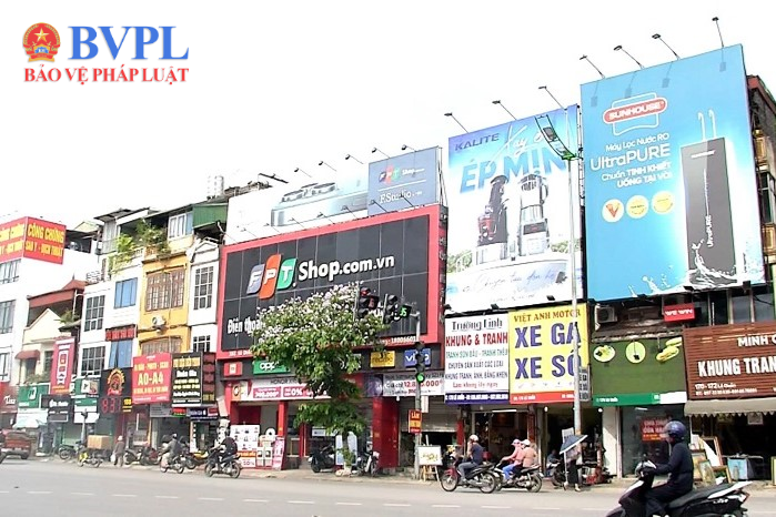 Tiềm ẩn nguy cơ cháy nổ từ những biển quảng cáo ngoài trời